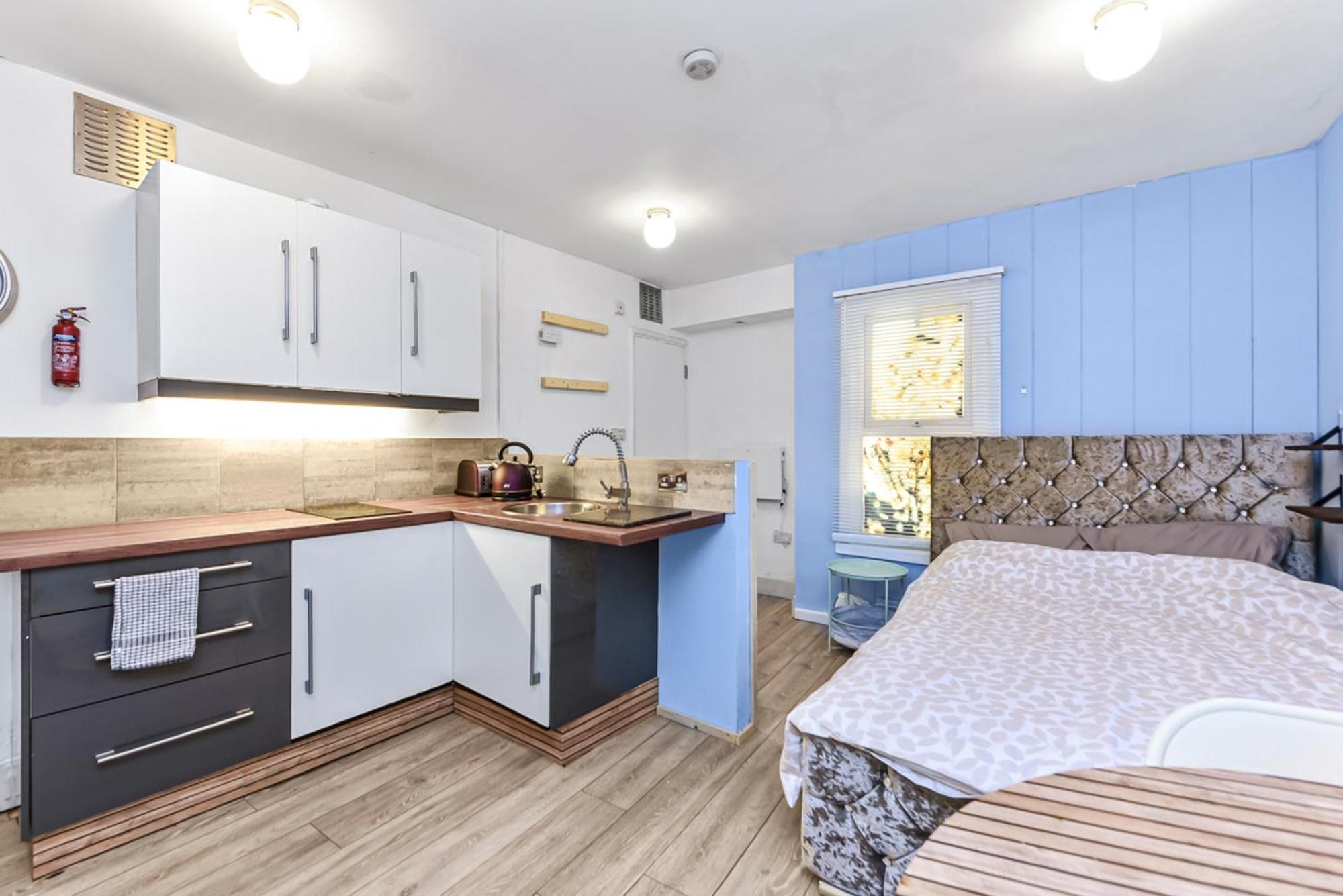 Cosy Studio Flat On A Budget Apartment Лондон Екстериор снимка